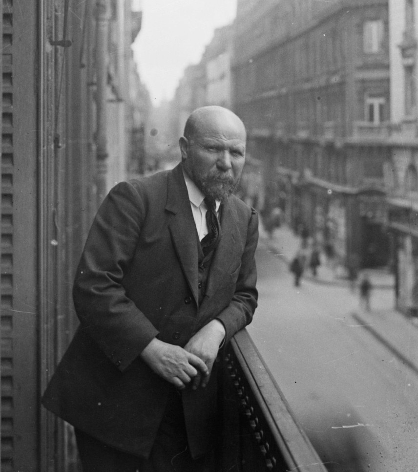 Альберт Кан на балконе своего банка на улице Ришелье в Париже. Фотограф Жорж Шевалье. 1914. Музей Альберта Кана, Департамент О-де-Сен, Франция / CC-BY-4.0